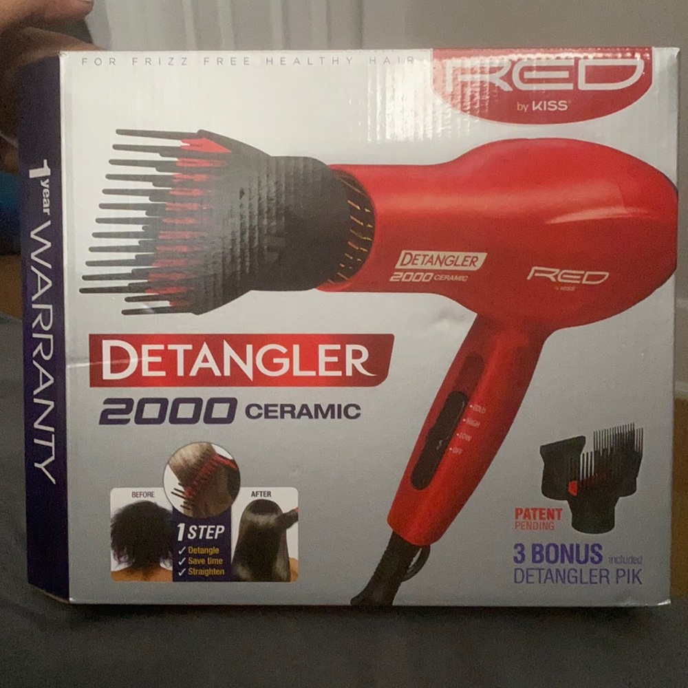 Blow dryer / Detangler